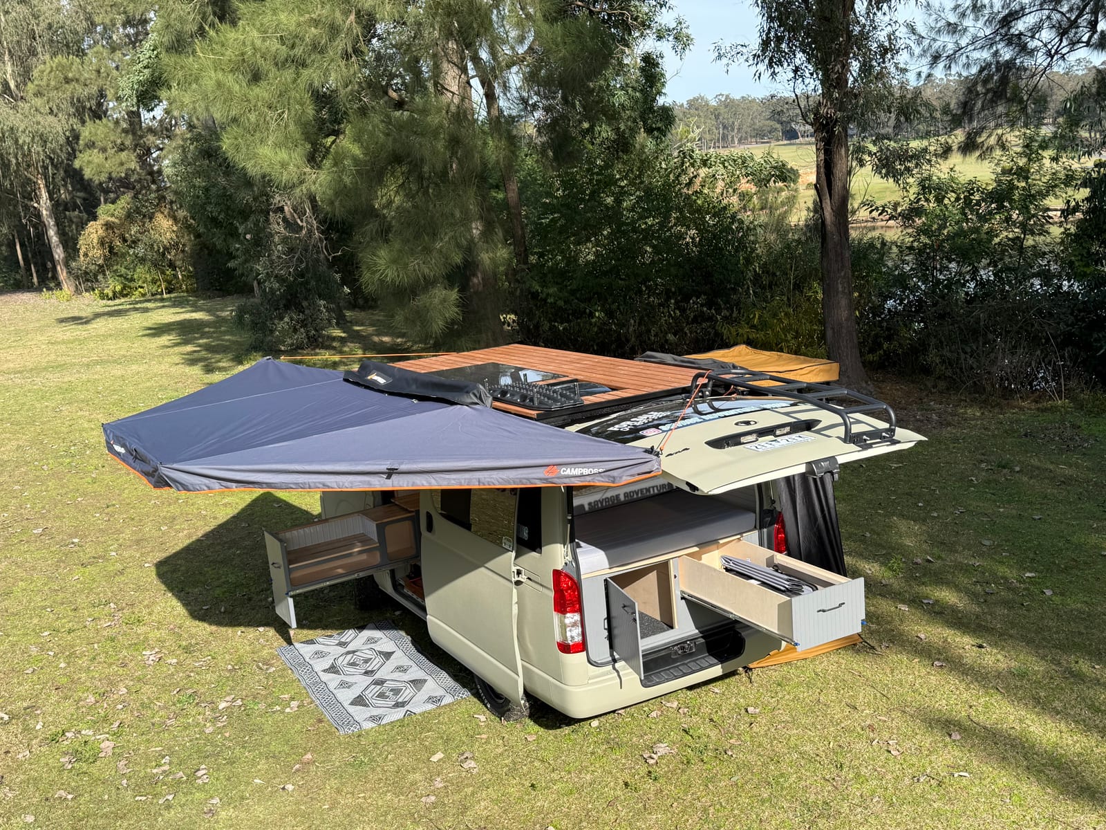 Khaki 4&times;4 Hiace &mdash; Rear drawers slid out, mat down