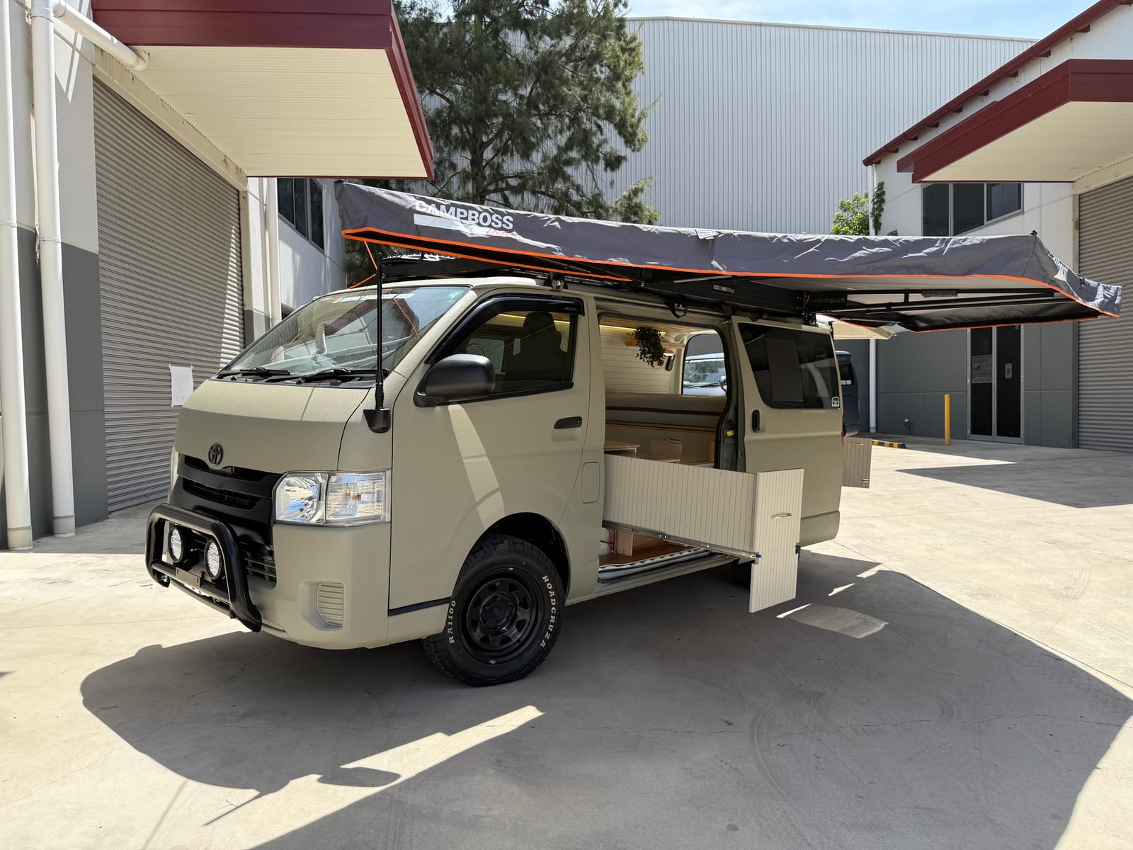 Sand Hiace &mdash; Front three-quarter with the awning out