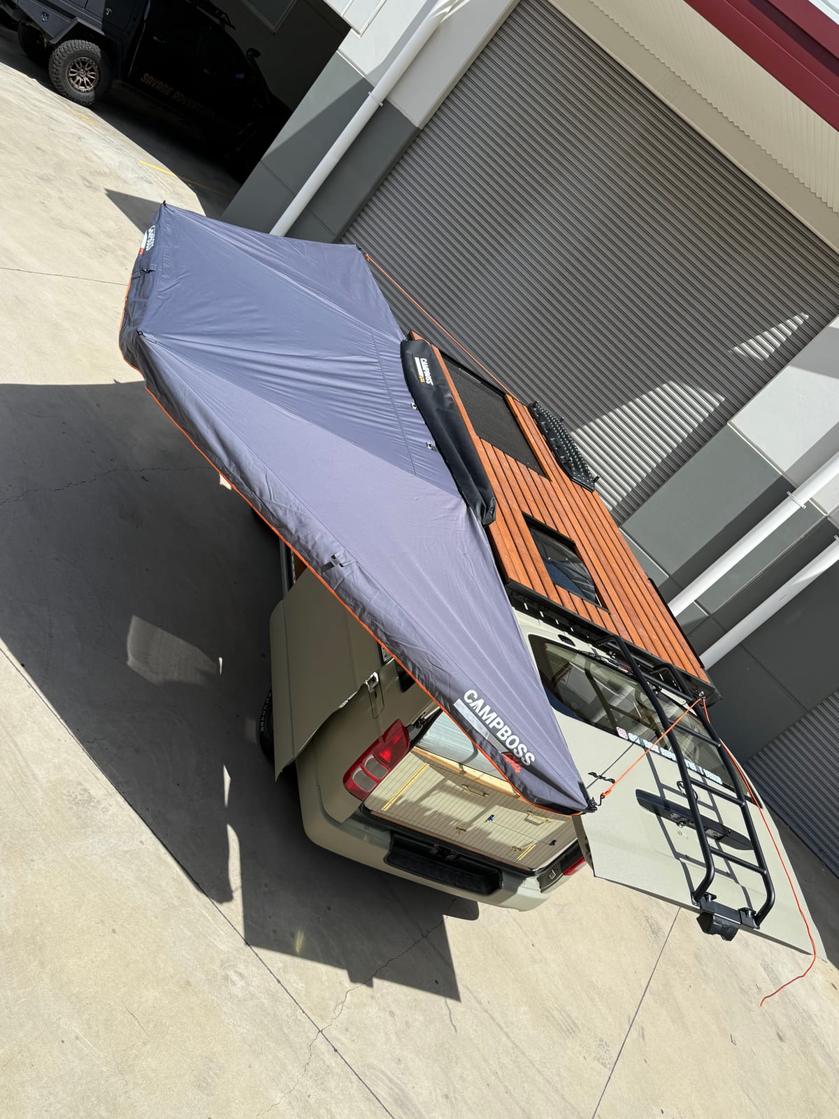 Sand Hiace &mdash; Awning out over the back