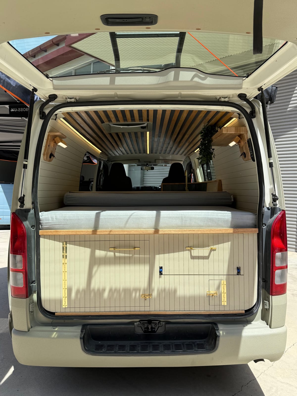 Sand Hiace &mdash; Rear doors open onto the bed