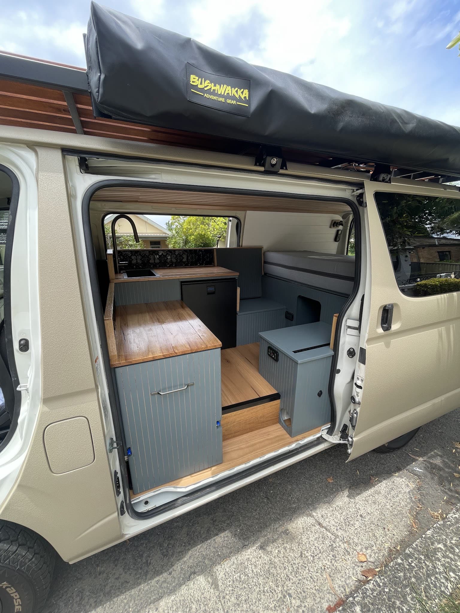 Awning out, interior open